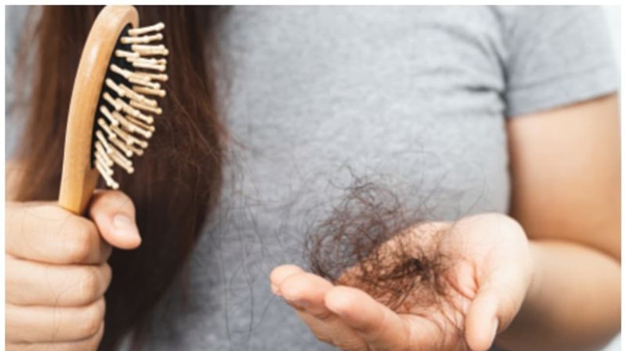 മുടികൊഴിച്ചിൽ അകറ്റുന്നതിന് പരീക്ഷിക്കാം ഈ ഹെയർ പാക്കുകൾ 