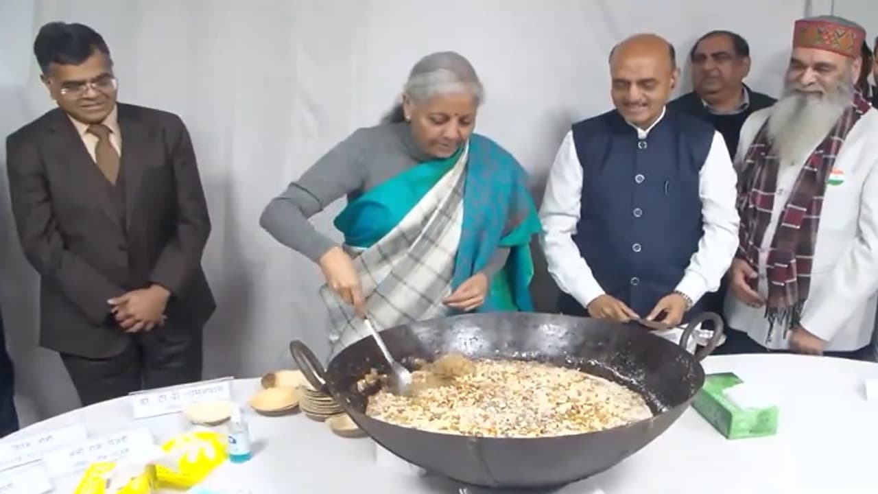 மத்திய பட்ஜெட்டுக்கு முன் நிதியமைச்சர் அல்வா கிண்டுவது ஏன் தெரியுமா?