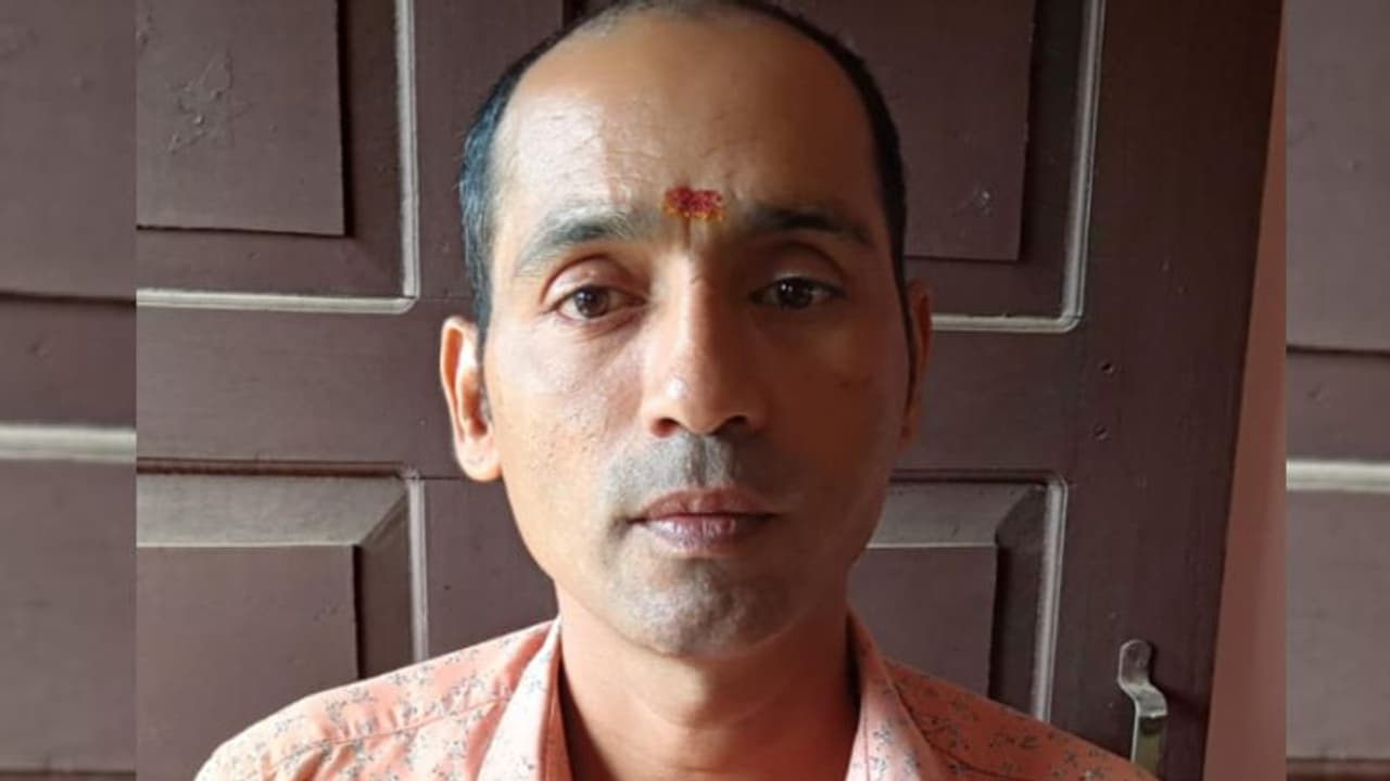 വീട്ടിൽ ആരുമില്ലെന്ന് ഉറപ്പിച്ചു, അടുക്കളയിലൂടെ കയറി, മിണ്ടാനാകാത്ത യുവതിയോട് ക്രൂരത; 25 വർഷം കഠിനതടവ് വീട്ടിൽ ആരുമില്ലെന്ന് ഉറപ്പിച്ചു, അടുക്കളയിലൂടെ കയറി, മിണ്ടാനാകാത്ത യുവതിയോട് ക്രൂരത; 25 വർഷം കഠിനതടവ്