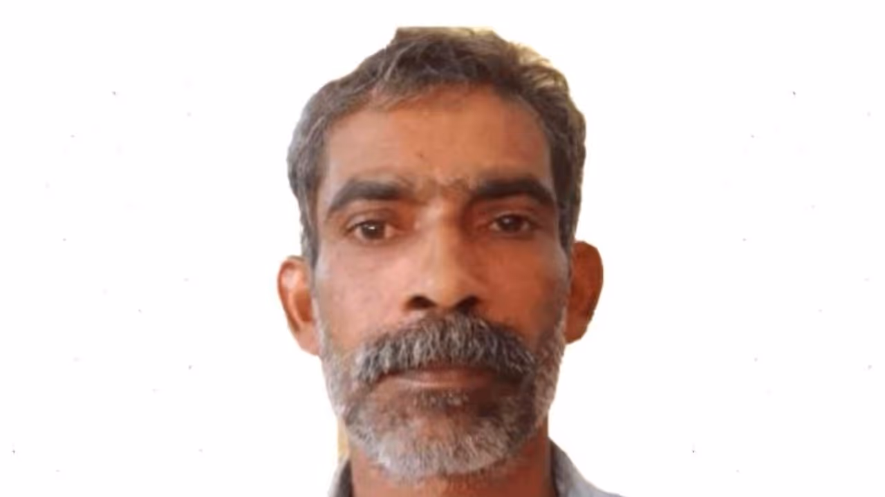 വാടകയ്ക്ക് താമസിച്ചിരുന്ന വീടിന്റെ പറമ്പിൽനിന്ന് ലക്ഷങ്ങളുടെ മരങ്ങൾ മുറിച്ചുകടത്തി; ഉടമ അറിഞ്ഞത് ഒരാഴ്ച മുമ്പ് വാടകയ്ക്ക് താമസിച്ചിരുന്ന വീടിന്റെ പറമ്പിൽനിന്ന് ലക്ഷങ്ങളുടെ മരങ്ങൾ മുറിച്ചുകടത്തി; ഉടമ അറിഞ്ഞത് ഒരാഴ്ച മുമ്പ്