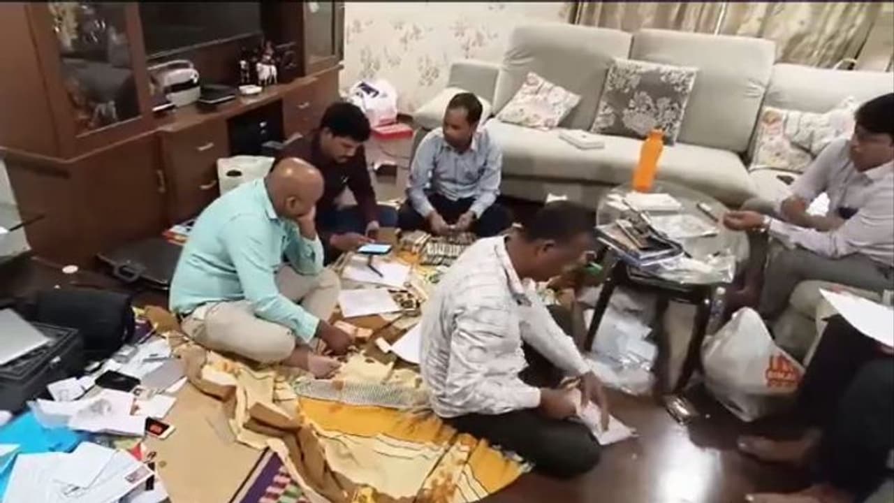 Rs 100 crore and counting... ACB unearths disproportionate assets linked to Telangana official (WATCH) Rs 100 crore and counting... ACB unearths disproportionate assets linked to Telangana official (WATCH)