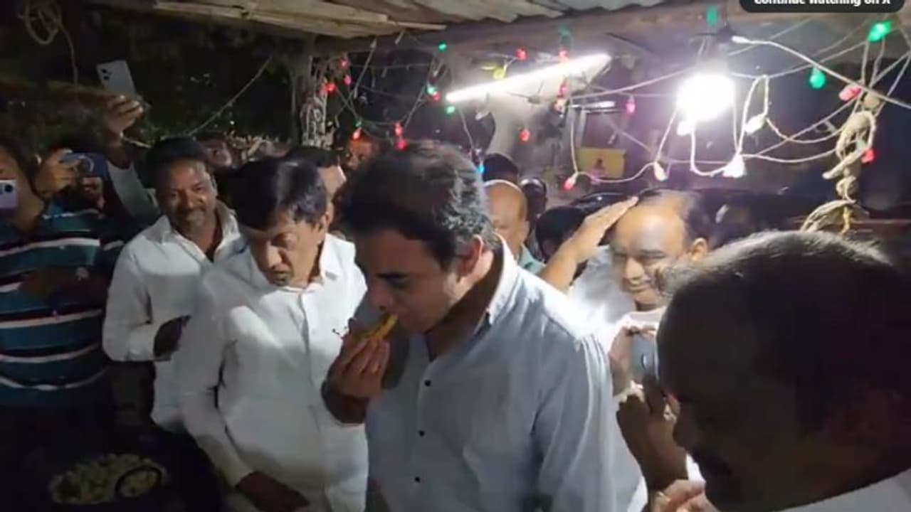 కూల్ వెదర్ లో గరంగరం మిర్చీబజ్జి తింటే వుంటుందీ... కేటీఆర్ ఫీలింగ్ ఇదేనేమో కూల్ వెదర్ లో గరంగరం మిర్చీబజ్జి తింటే వుంటుందీ... కేటీఆర్ ఫీలింగ్ ఇదేనేమో