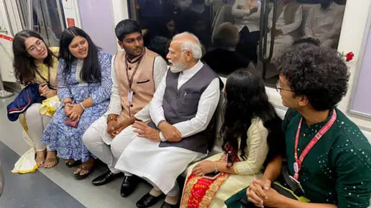 தேசிய வாக்காளர்கள் தினம்: 50 லட்சம் முதல் தலைமுறை வாக்காளர்களுடன் உரையாற்றும் பிரதமர் மோடி! தேசிய வாக்காளர்கள் தினம்: 50 லட்சம் முதல் தலைமுறை வாக்காளர்களுடன் உரையாற்றும் பிரதமர் மோடி!