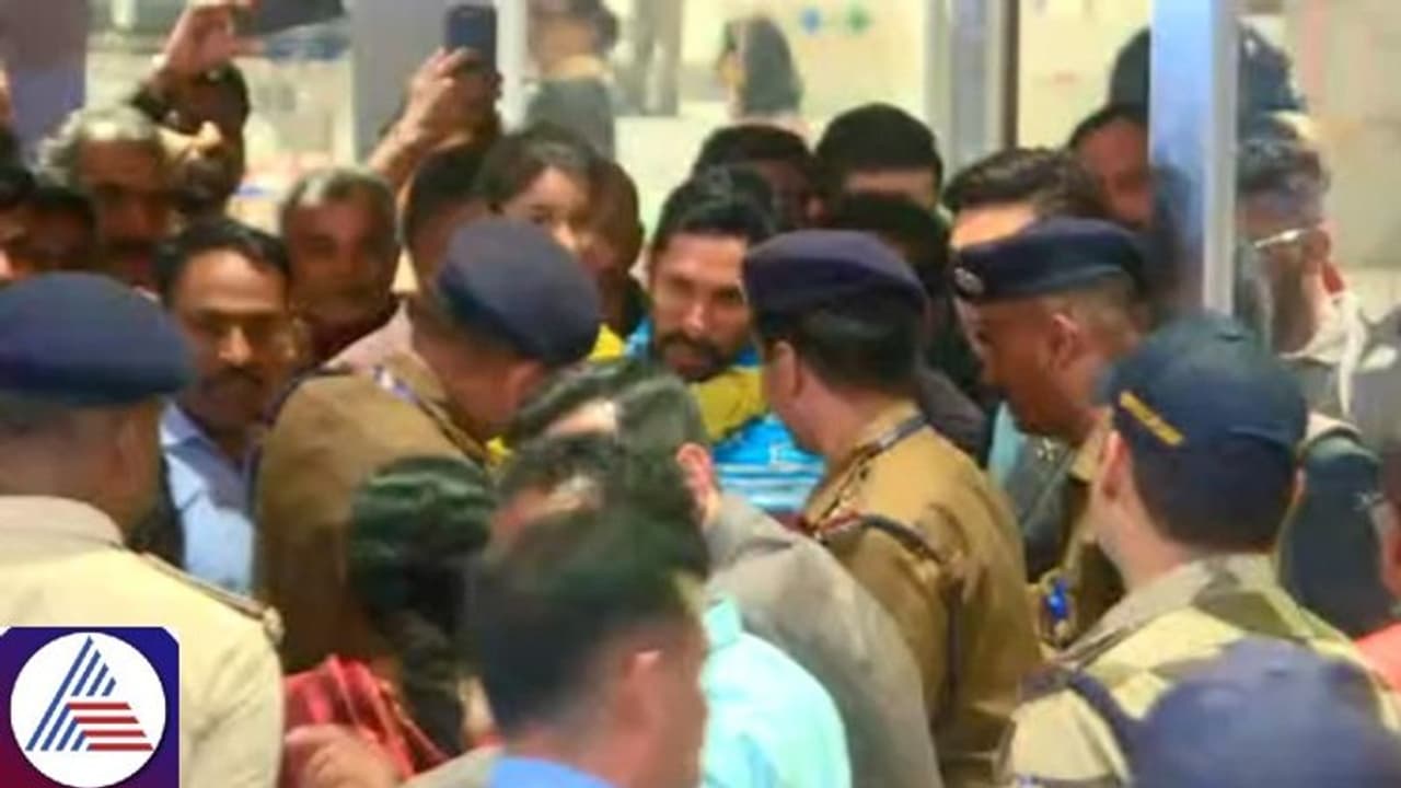 Ram Lalla idol sculptor Arun Yogiraj returns from Ayodhya to hero's welcome at Bengaluru airport (WATCH) Ram Lalla idol sculptor Arun Yogiraj returns from Ayodhya to hero's welcome at Bengaluru airport (WATCH)