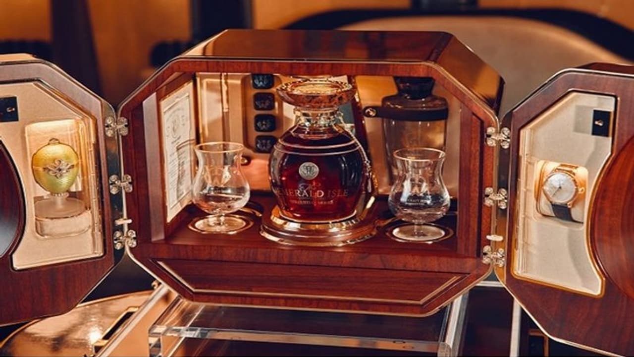 உலகின் மிக விலை உயர்ந்த விஸ்கி இதுதான்: இந்த விலைக்கு சொகுசு பங்களாவே வாங்கிடலாம்!