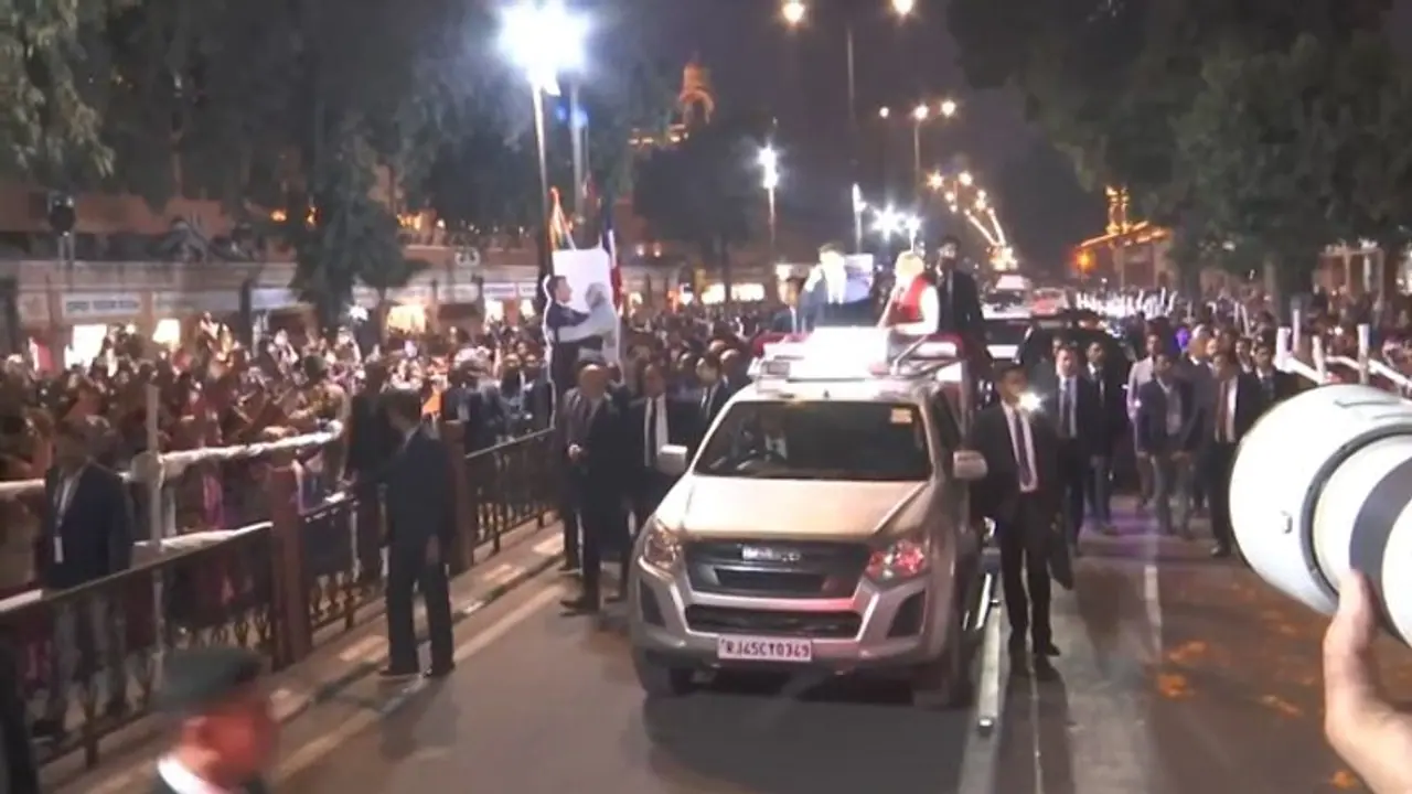 PM Modi, French President Emmaneul Macron hold roadshow in Jaipur (WATCH) PM Modi, French President Emmaneul Macron hold roadshow in Jaipur (WATCH)