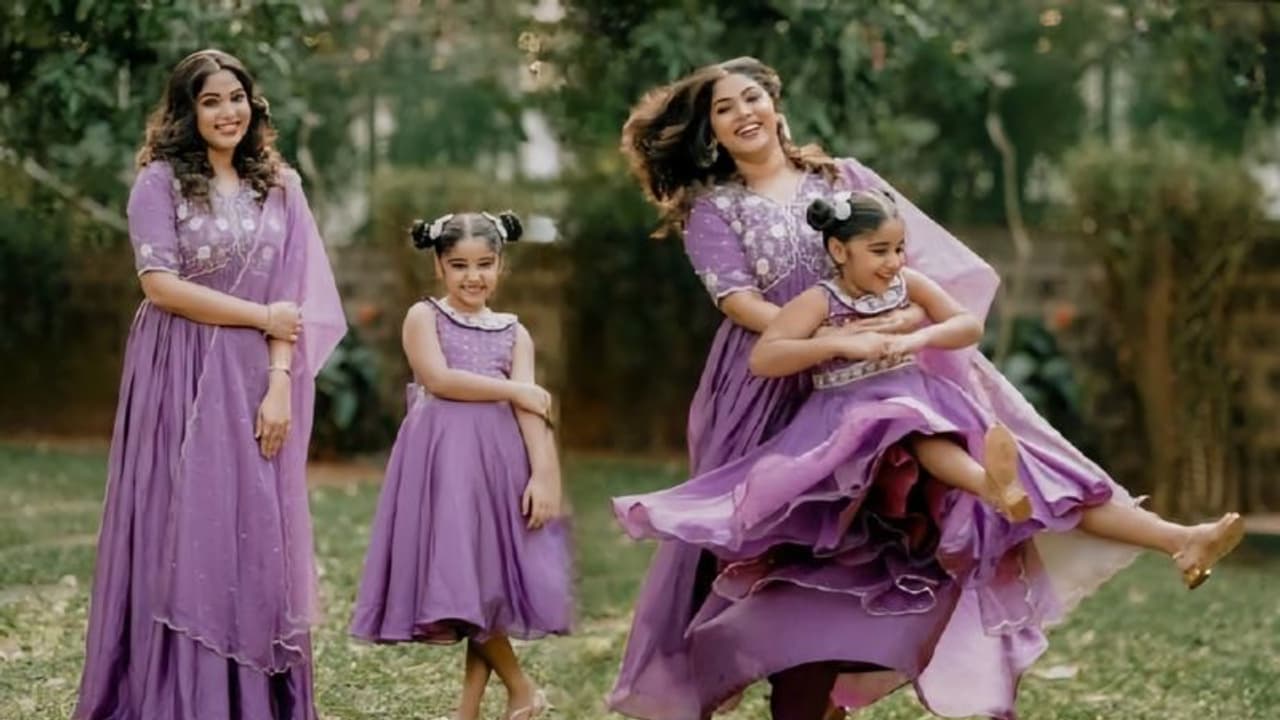 ബ്യൂട്ടിഫുള്‍; മുക്തയുടെയും കണ്മണിയുടെയും ചിത്രങ്ങള്‍ ഏറ്റെടുത്ത് ആരാധകര്‍