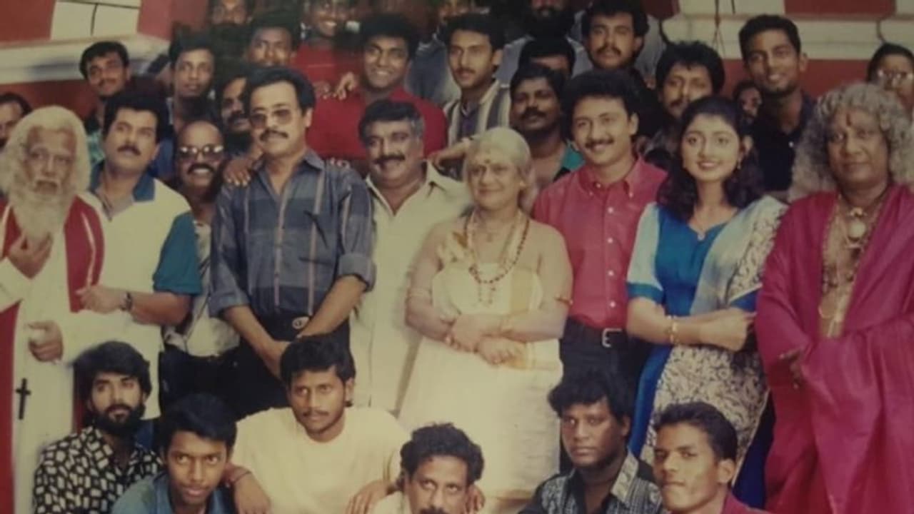 'അന്ന് യുവനടൻ പിൻമാറി, വീട് വയ്ക്കാനെടുത്ത ലോണും സിനിമയിലേക്ക്, ഒടുവിൽ ആകാശഗംഗ സൂപ്പർ ഹിറ്റ്' 'അന്ന് യുവനടൻ പിൻമാറി, വീട് വയ്ക്കാനെടുത്ത ലോണും സിനിമയിലേക്ക്, ഒടുവിൽ ആകാശഗംഗ സൂപ്പർ ഹിറ്റ്'