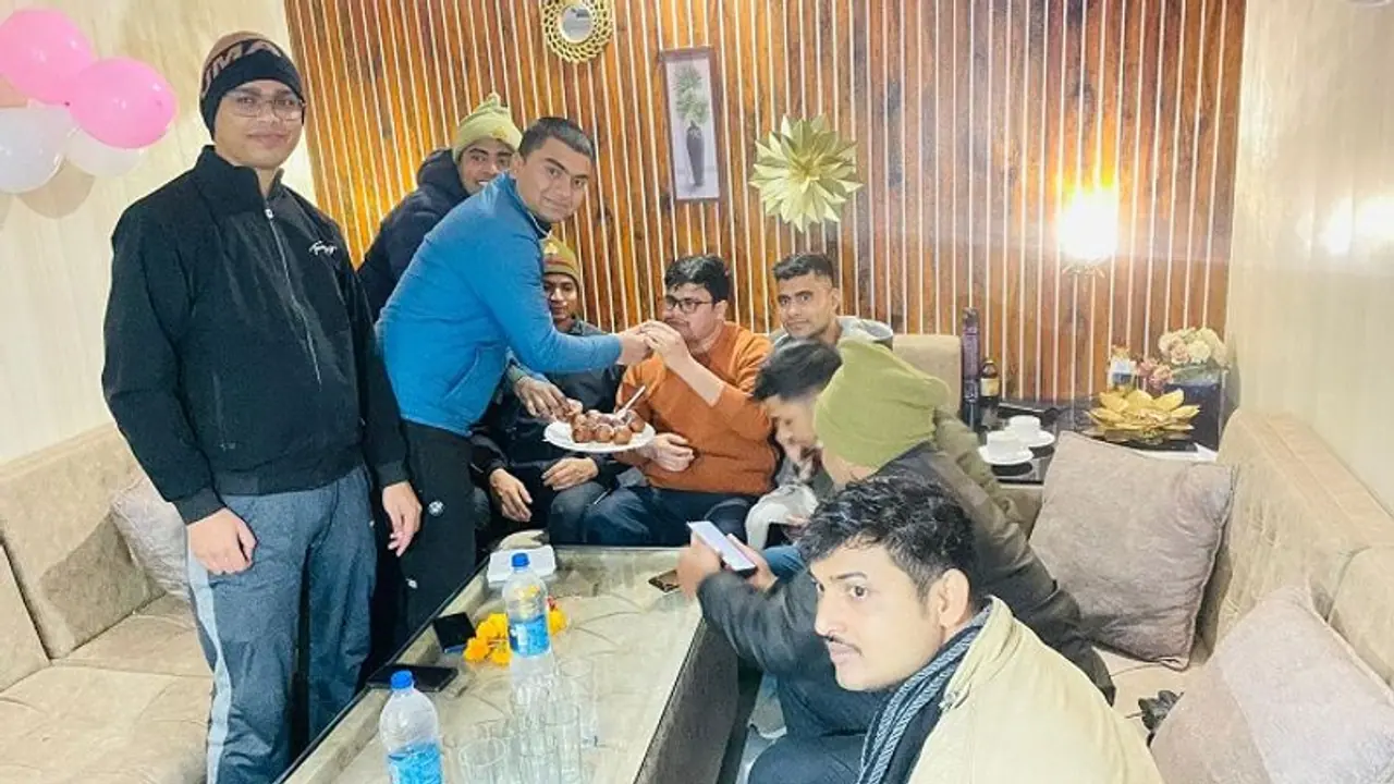 Deepak Singh: Cracking UPPSC Exams Solely Through Mobile-Based Learning 