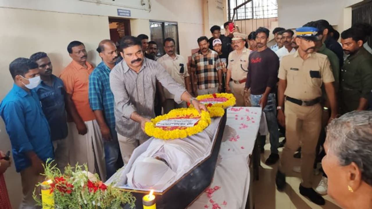 അപകടത്തില്‍ മരിച്ച കോസ്റ്റല്‍ വാര്‍ഡന് സഹപ്രവര്‍ത്തകരുടെ വികാരനിര്‍ഭര അന്തിമോപചാരം