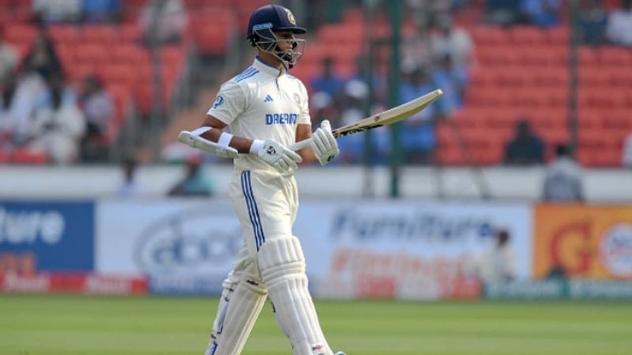 രണ്ടാം ദിനം ആദ്യ ഓവറിലെ ജയ്സ്വാൾ പുറത്ത്, ഭാഗ്യം കൊണ്ട് രക്ഷപ്പെട്ട് ഗില്; മികച്ച ലീഡിനായി പൊരുതി ഇന്ത്യ രണ്ടാം ദിനം ആദ്യ ഓവറിലെ ജയ്സ്വാൾ പുറത്ത്, ഭാഗ്യം കൊണ്ട് രക്ഷപ്പെട്ട് ഗില്; മികച്ച ലീഡിനായി പൊരുതി ഇന്ത്യ