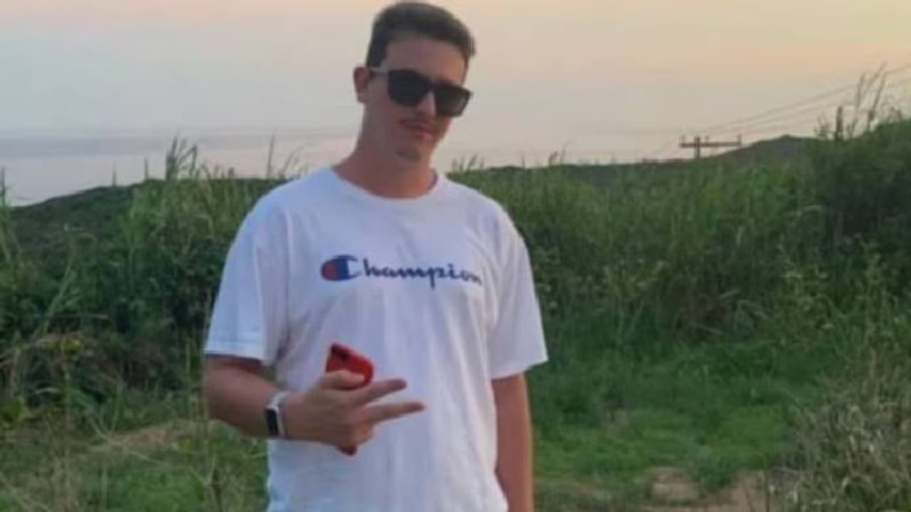 തലയിൽ തുളച്ചുകയറിയ ബുള്ളറ്റ്, മെഡിക്കൽ വിദ്യാർത്ഥി ഇക്കാര്യമറിയാതെ ആഘോഷിച്ച് നടന്നത് നാലുദിവസം തലയിൽ തുളച്ചുകയറിയ ബുള്ളറ്റ്, മെഡിക്കൽ വിദ്യാർത്ഥി ഇക്കാര്യമറിയാതെ ആഘോഷിച്ച് നടന്നത് നാലുദിവസം