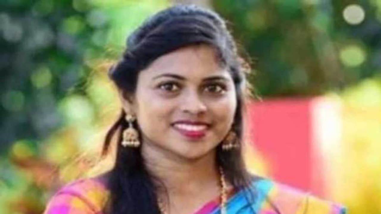 കരള് ദാനം ചെയ്യാനൊരുങ്ങി സഹോദരി; ശസ്ത്രക്രിയയ്ക്ക് തൊട്ടുമുന്പ് യുവതിയുടെ മരണം കരള് ദാനം ചെയ്യാനൊരുങ്ങി സഹോദരി; ശസ്ത്രക്രിയയ്ക്ക് തൊട്ടുമുന്പ് യുവതിയുടെ മരണം