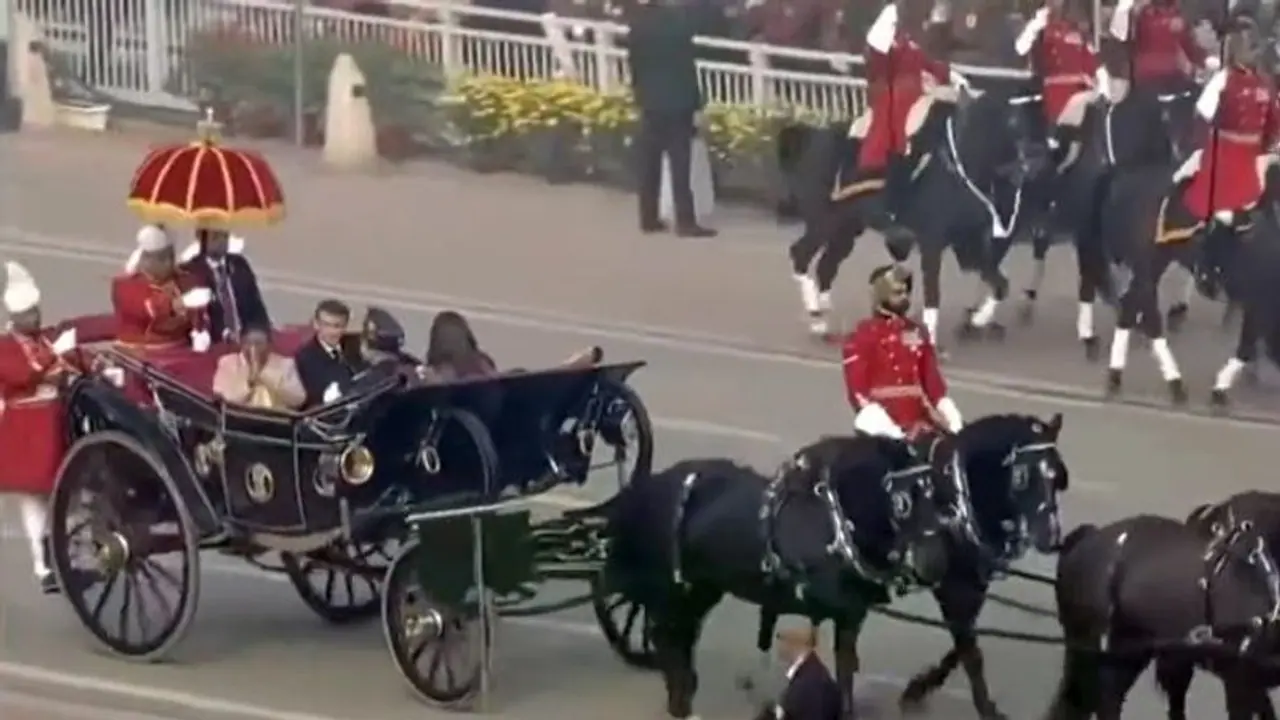 Republic Day 2024 Parade: President Droupadi Murmu revives tradition, opts for horse drawn buggy (WATCH) Republic Day 2024 Parade: President Droupadi Murmu revives tradition, opts for horse drawn buggy (WATCH)