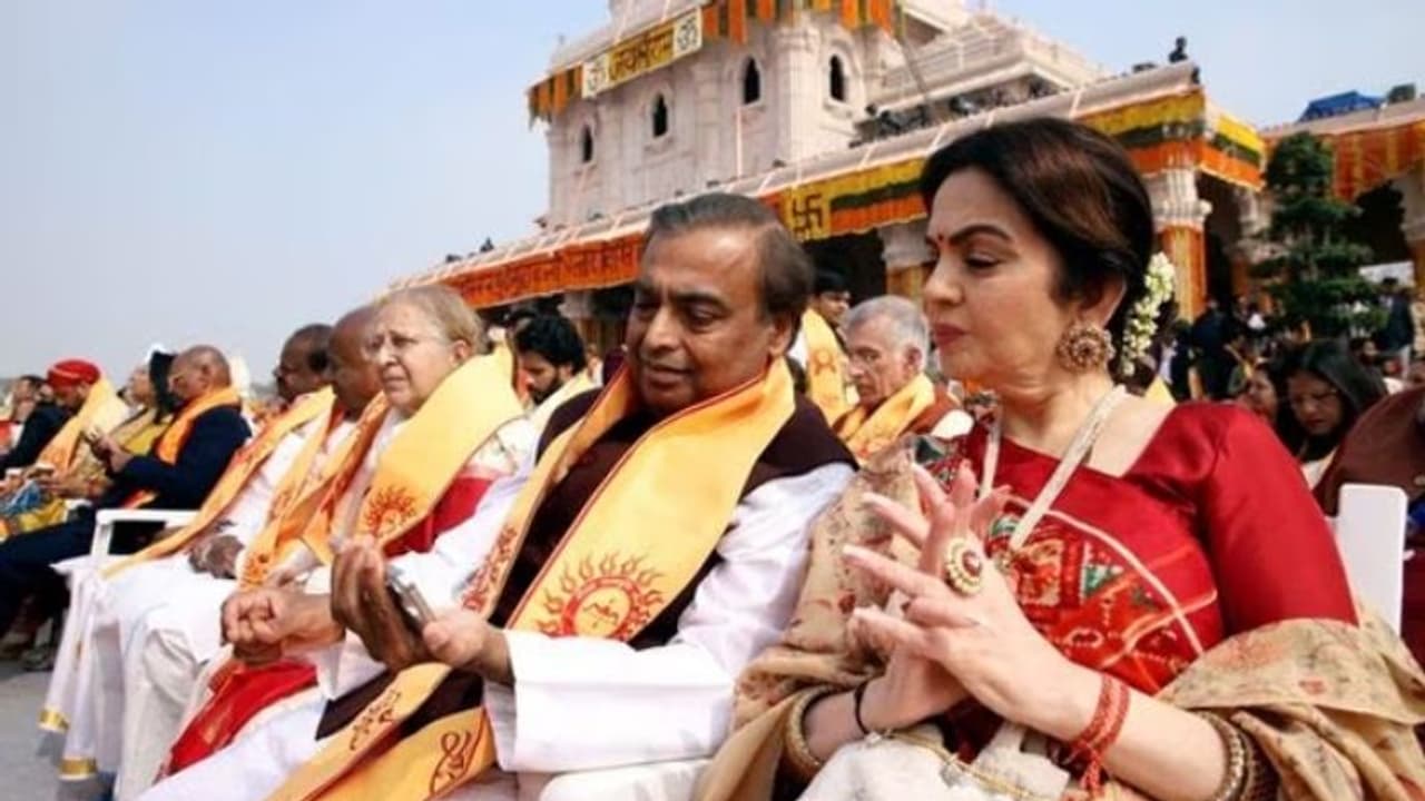 400 കോടിയോ?, മുകേഷ് അംബാനി ഭാര്യ നിത അംബാനിക്ക് സമ്മാനിച്ച ഫോണിന്റെ യഥാര്ത്ഥ വില പുറത്ത് 400 കോടിയോ?, മുകേഷ് അംബാനി ഭാര്യ നിത അംബാനിക്ക് സമ്മാനിച്ച ഫോണിന്റെ യഥാര്ത്ഥ വില പുറത്ത്