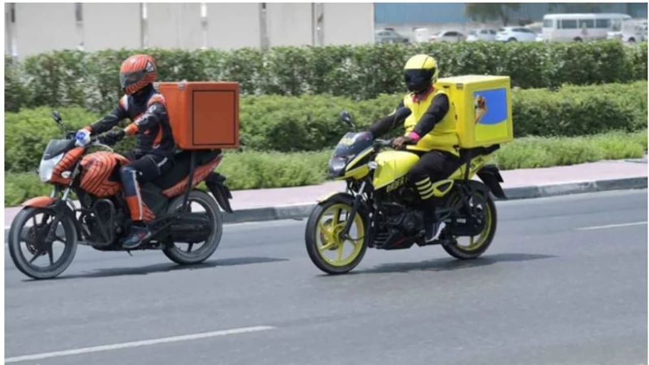 വിദേശി ഹോം ഡെലിവറി ജീവനക്കാർക്ക് യൂണിഫോം നിർബന്ധം; ഉത്തരവ് പുറത്തുവിട്ട് സൗദി പൊതുഗതാഗത അതോറിറ്റി വിദേശി ഹോം ഡെലിവറി ജീവനക്കാർക്ക് യൂണിഫോം നിർബന്ധം; ഉത്തരവ് പുറത്തുവിട്ട് സൗദി പൊതുഗതാഗത അതോറിറ്റി