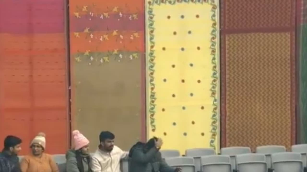 വിവിധ സംസ്ഥാനങ്ങളില്‍ നിന്നുള്ള 1,900 സാരികള്‍; റിപ്പബ്ലിക് ഡേ പരേഡില്‍ നിന്നുള്ള വീഡിയോ