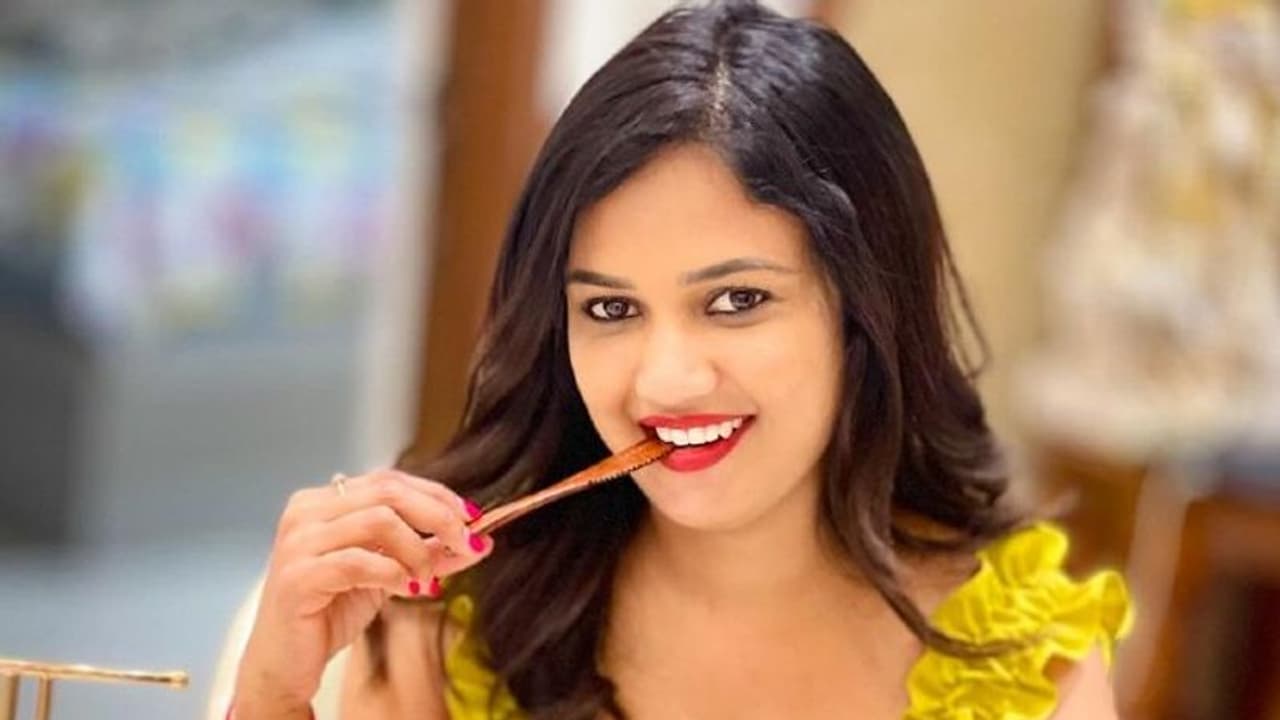 దొంగతనం చేస్తూ దొరికి పోయిన అరియనా... వీడియో వైరల్!