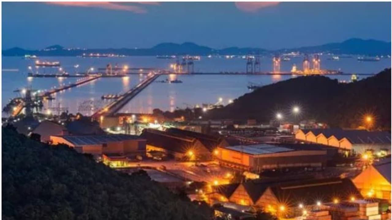 ഗള്ഫ് രാജ്യങ്ങളെ ബന്ധിപ്പിച്ച് പുതിയ കപ്പല് സര്വീസ്; അപ്പര് ഗള്ഫ് എക്സ്പ്രസിന് തുടക്കമായി ഗള്ഫ് രാജ്യങ്ങളെ ബന്ധിപ്പിച്ച് പുതിയ കപ്പല് സര്വീസ്; അപ്പര് ഗള്ഫ് എക്സ്പ്രസിന് തുടക്കമായി