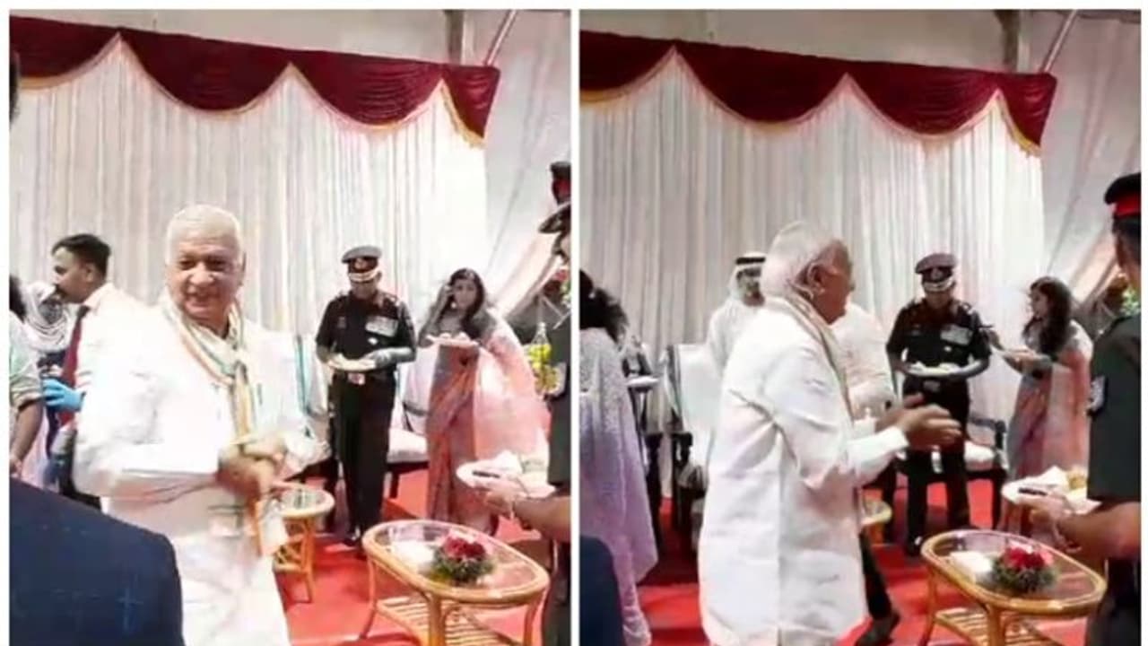 സത്ക്കാരം സ്വീകരിക്കാതെ സര്ക്കാര്: ഗവർണറുടെ ചായസത്ക്കാരം ബഹിഷ്കരിച്ച് മുഖ്യമന്ത്രിയും മന്ത്രിമാരും സത്ക്കാരം സ്വീകരിക്കാതെ സര്ക്കാര്: ഗവർണറുടെ ചായസത്ക്കാരം ബഹിഷ്കരിച്ച് മുഖ്യമന്ത്രിയും മന്ത്രിമാരും