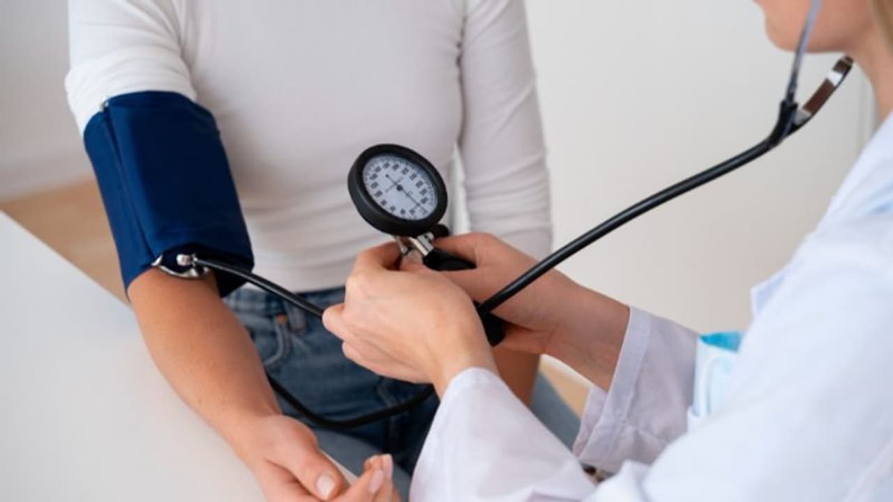 ബിപി കുറയ്ക്കാന്‍ ഈ അഞ്ച് ഭക്ഷണങ്ങള്‍ പതിവാക്കൂ... 