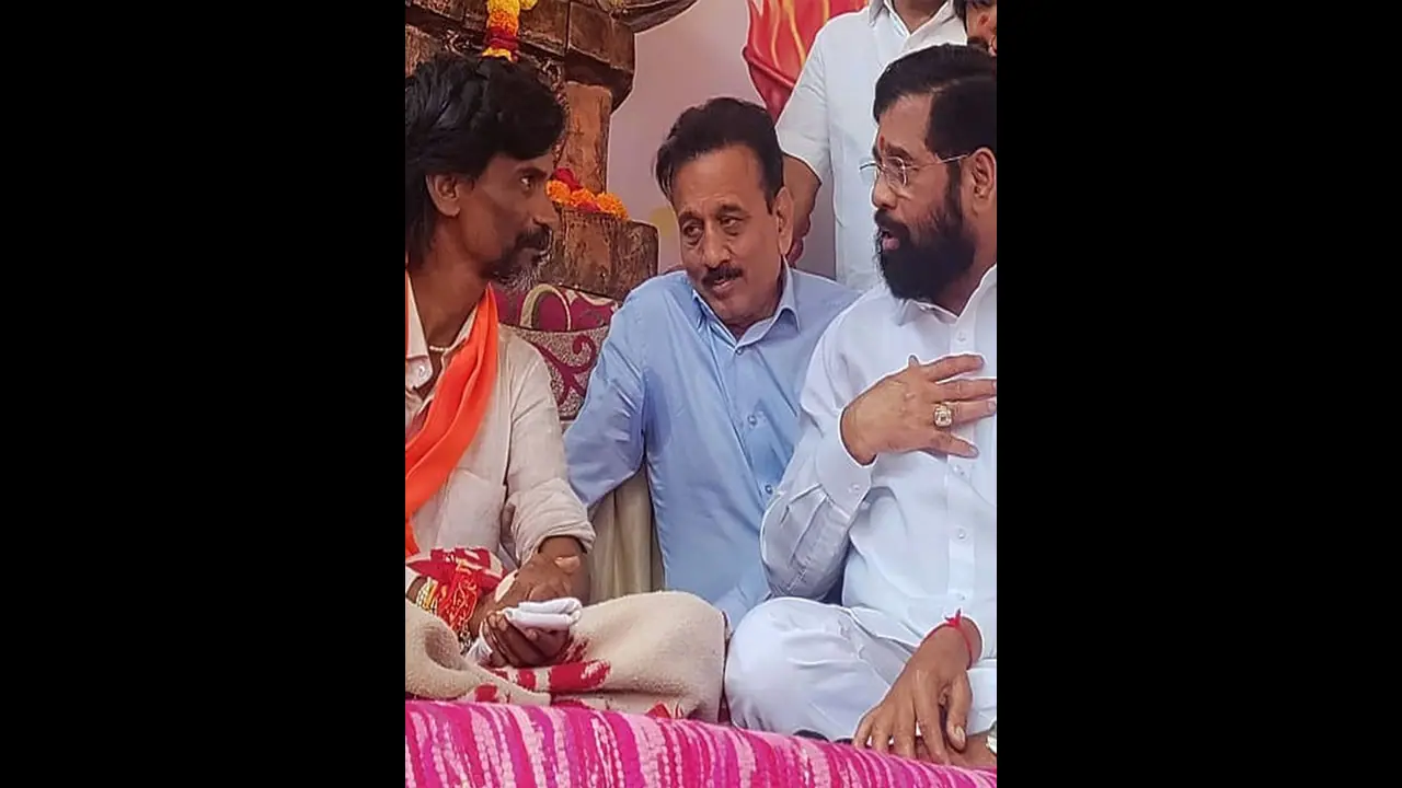 ಮರಾಠಾ ಒಬಿಸಿ ಮೀಸಲಿಗೆ ಮಹಾರಾಷ್ಟ್ರ ಸರ್ಕಾರ ಅಸ್ತು: ಹೋರಾಟಗಾರನ ಉಪವಾಸ ಅಂತ್ಯ