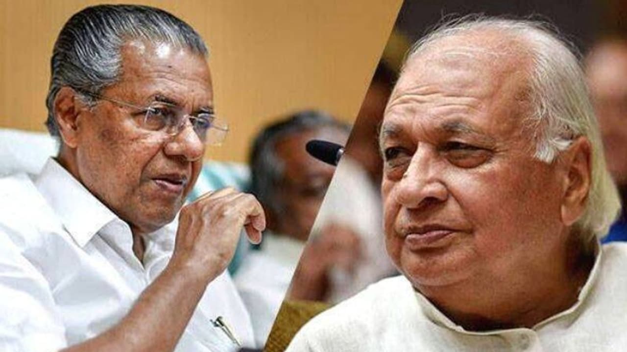 நடுரோட்டில் 1 மணிநேரம் தர்ணா.. டீ கடை முன் அமர்ந்த கேரளா ஆளுநர் முதல்வர் பினராயி விஜயன் கேட்ட "நச்" கேள்வி! நடுரோட்டில் 1 மணிநேரம் தர்ணா.. டீ கடை முன் அமர்ந்த கேரளா ஆளுநர் முதல்வர் பினராயி விஜயன் கேட்ட "நச்" கேள்வி!