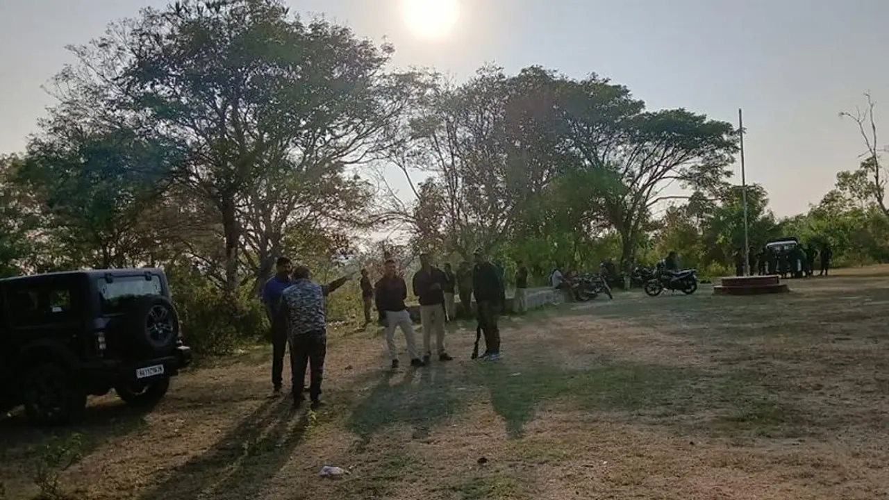 ಕಾಫಿನಾಡಿಗೆ ಎಂಟ್ರಿ ಕೊಟ್ಟ ಬೀಟಮ್ಮ ಅಂಡ್ ಗ್ಯಾಂಗ್: ಸ್ಥಳಕ್ಕೆ ಅರಣ್ಯಾಧಿಕಾರಿಗಳು ದೌಡು! ಕಾಫಿನಾಡಿಗೆ ಎಂಟ್ರಿ ಕೊಟ್ಟ ಬೀಟಮ್ಮ ಅಂಡ್ ಗ್ಯಾಂಗ್: ಸ್ಥಳಕ್ಕೆ ಅರಣ್ಯಾಧಿಕಾರಿಗಳು ದೌಡು!