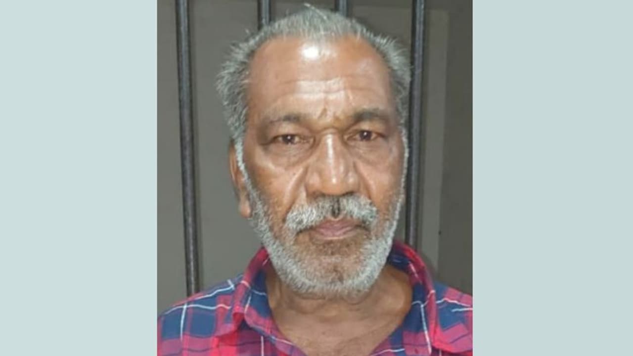 വീടിന്റെ ഹാളിൽ വച്ച് കഴുത്തിൽ കയറിട്ട് മുറുക്കി, ഭാര്യയോട് വൈരാഗ്യം തീര്ത്തു മുങ്ങി; വൈകാതെ പിടിവീണു വീടിന്റെ ഹാളിൽ വച്ച് കഴുത്തിൽ കയറിട്ട് മുറുക്കി, ഭാര്യയോട് വൈരാഗ്യം തീര്ത്തു മുങ്ങി; വൈകാതെ പിടിവീണു