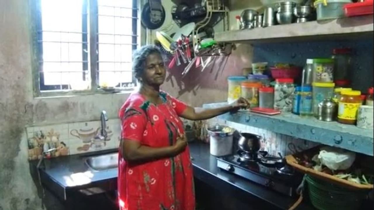 മുഖത്ത് തുണിയിട്ടു, കുട്ടികളുടെ കളിയെന്ന് കരുതി, കഴുത്തിൽ പിടിവീണു, നിലവിളി; നോക്കിയപ്പോൾ ആളില്ല, മാലയുമില്ല