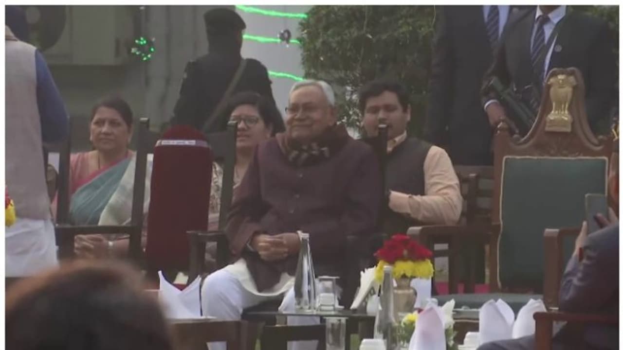 നിതീഷ്കുമാർ തന്നെ മുഖ്യമന്ത്രി; അടുത്ത തെരഞ്ഞെടുപ്പ് വരെ തുടരാം, സുശീൽ മോദിയും രേണു ദേവിയും ഉപമുഖ്യമന്ത്രിമാർ