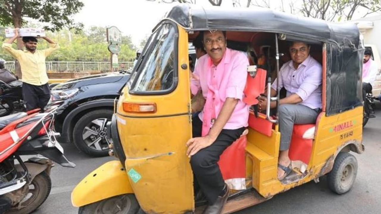 బస్సుల్లో లాగే ఆటోల్లోనూ ఉచిత ప్రయాణం..! కేటీఆర్ తో ఆటోవాలా ఆసక్తికర సంభాషణ బస్సుల్లో లాగే ఆటోల్లోనూ ఉచిత ప్రయాణం..! కేటీఆర్ తో ఆటోవాలా ఆసక్తికర సంభాషణ