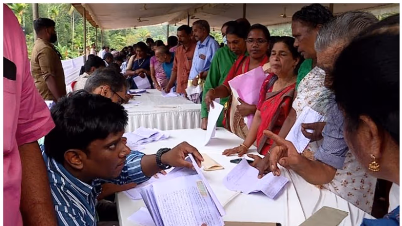നവകേരള സദസ് കഴിഞ്ഞിട്ട് ഒന്നരമാസം, ഇടുക്കിയിൽ കിട്ടിയത് 42236 പരാതികൾ; നടപടി 8679 ൽ മാത്രം നവകേരള സദസ് കഴിഞ്ഞിട്ട് ഒന്നരമാസം, ഇടുക്കിയിൽ കിട്ടിയത് 42236 പരാതികൾ; നടപടി 8679 ൽ മാത്രം
