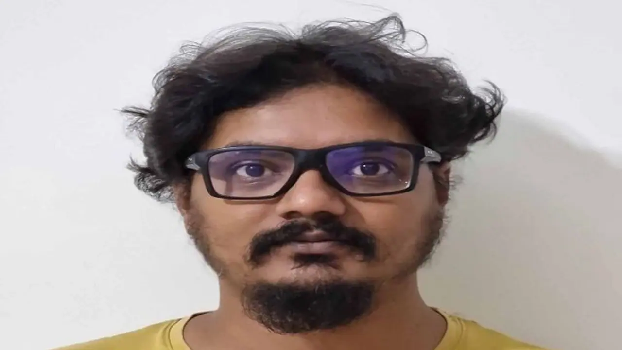 ವರದಕ್ಷಿಣೆಗಾಗಿ ಹೆಂಡ್ತಿಗೆ ಟಾರ್ಚರ್ ಕೊಟ್ರಾ ಸಿನಿಮಾ ಡೈರೆಕ್ಟರ್?: ಠಾಣೆ ಮೆಟ್ಟಿಲೇರಿದ ಪತ್ನಿ ವರದಕ್ಷಿಣೆಗಾಗಿ ಹೆಂಡ್ತಿಗೆ ಟಾರ್ಚರ್ ಕೊಟ್ರಾ ಸಿನಿಮಾ ಡೈರೆಕ್ಟರ್?: ಠಾಣೆ ಮೆಟ್ಟಿಲೇರಿದ ಪತ್ನಿ