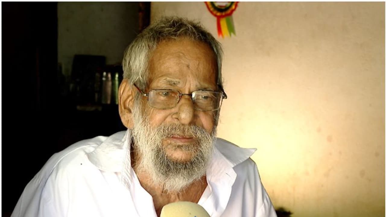 കലാകാരനെന്ന അഭിമാനം മുറുകെ പിടിച്ചപ്പോൾ പെൻഷൻ നഷ്ടമായി, ജീവിതം വഴിമുട്ടി, ജില്ലാഭരണകൂടം ഇടപെട്ട് പുനസ്ഥാപിച്ചു