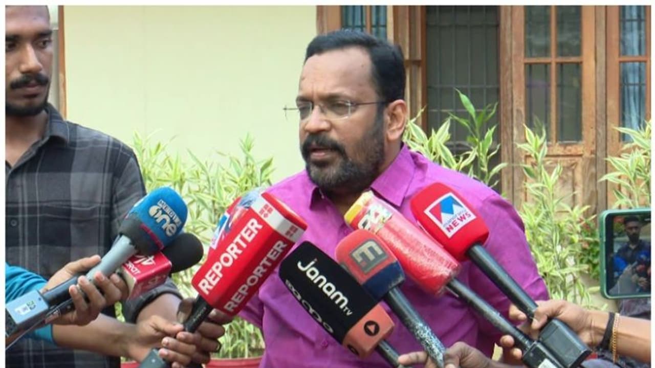 മഴ മുന്നൊരുക്കം: എല്ലാ കളക്ട്രേറ്റുകളിലും എമർജൻസി ഓപ്പറേഷൻ സെന്‍റർ തുടങ്ങി, ആശങ്ക വേണ്ടെന്ന് മന്ത്രി