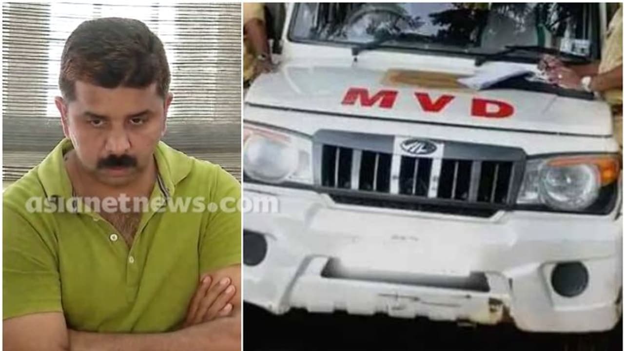 കൈക്കൂലി വാങ്ങുന്നതിനിടെ മോട്ടോർ വാഹന വകുപ്പ് ഉദ്യോഗസ്ഥൻ പിടിയിൽ, അടുക്കളയിലെ ചാക്കിൽ പണം! 