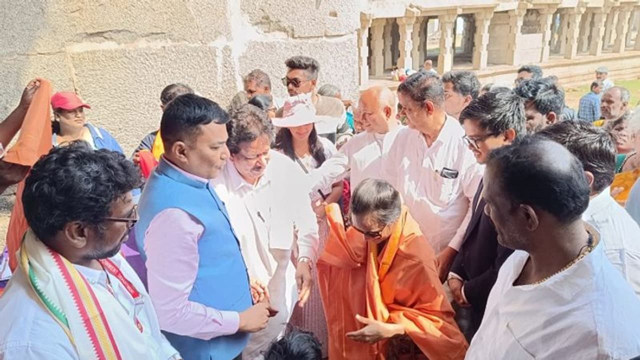 ಹೊಸಪೇಟೆ: ಹಂಪಿಯಲ್ಲಿ ದೇವರ ದರ್ಶನಕ್ಕೂ ಬಂತು ಡ್ರೆಸ್‌ ಕೋಡ್‌..!