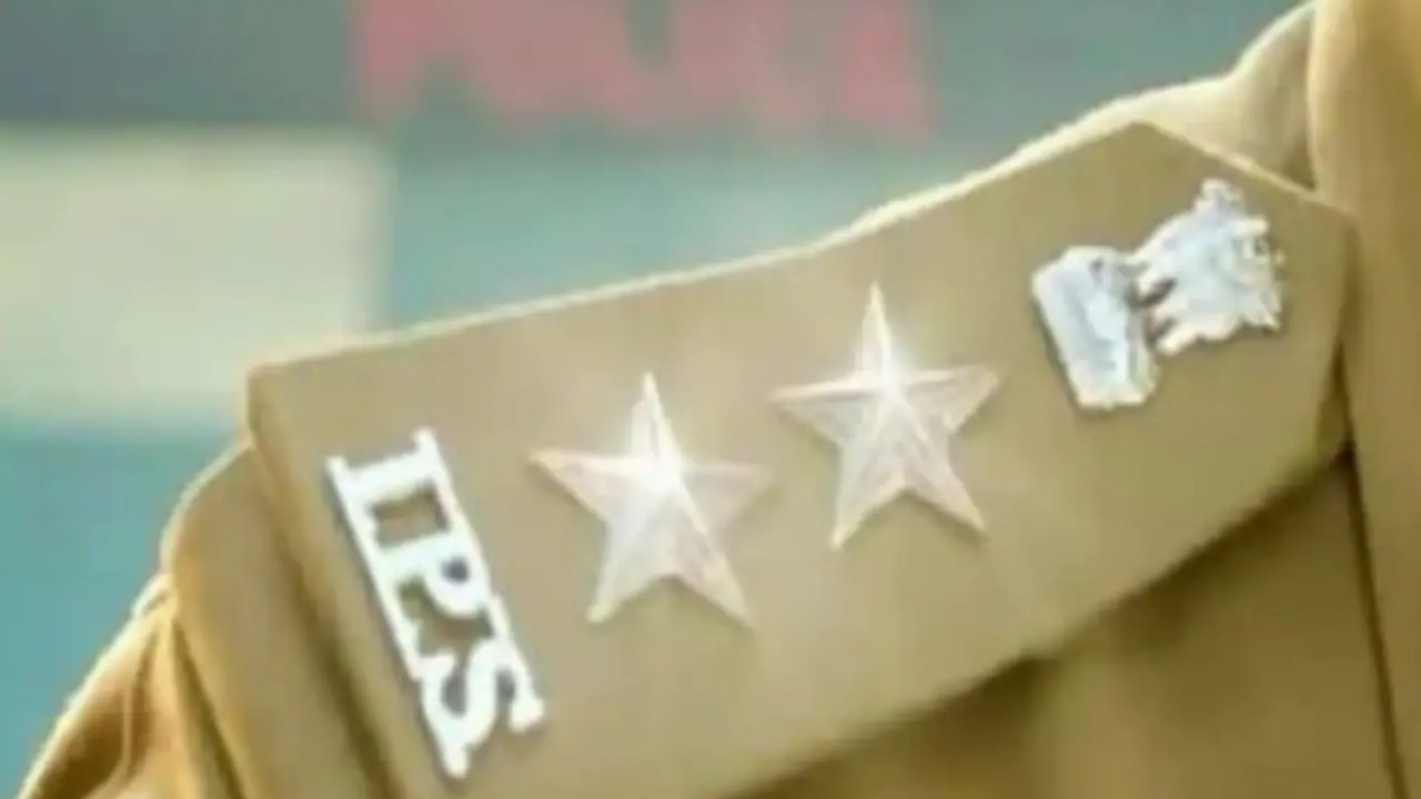 IPS Transfers : మరోసారి ఐఏఎస్‌ అధికారుల బదిలీలు.. కారణమదేనా..? 