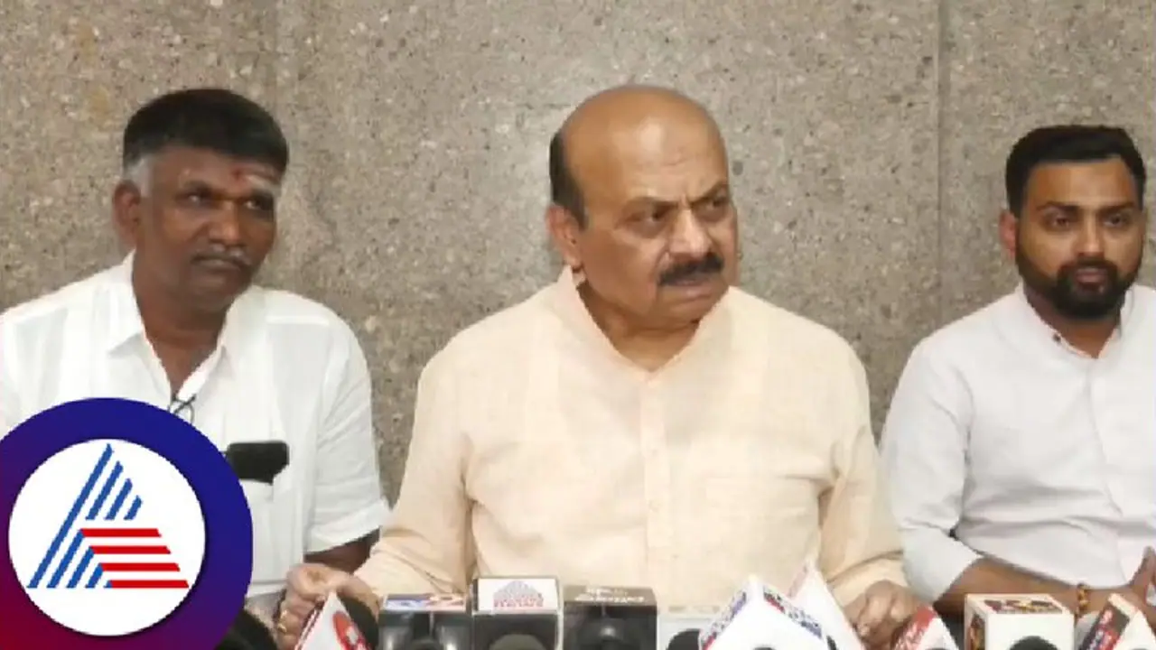 ಮಂಡ್ಯದಲ್ಲಿ ಹನುಮ ಧ್ವಜ ತೆರವು ಗಲಾಟೆ; ಸಿಎಂ ಹೇಳುವ ಸರ್ವಜನಾಂಗದ ಶಾಂತಿಯ ತೋಟ ಇದೇನಾ? ಬೊಮ್ಮಾಯಿ ಕಿಡಿ