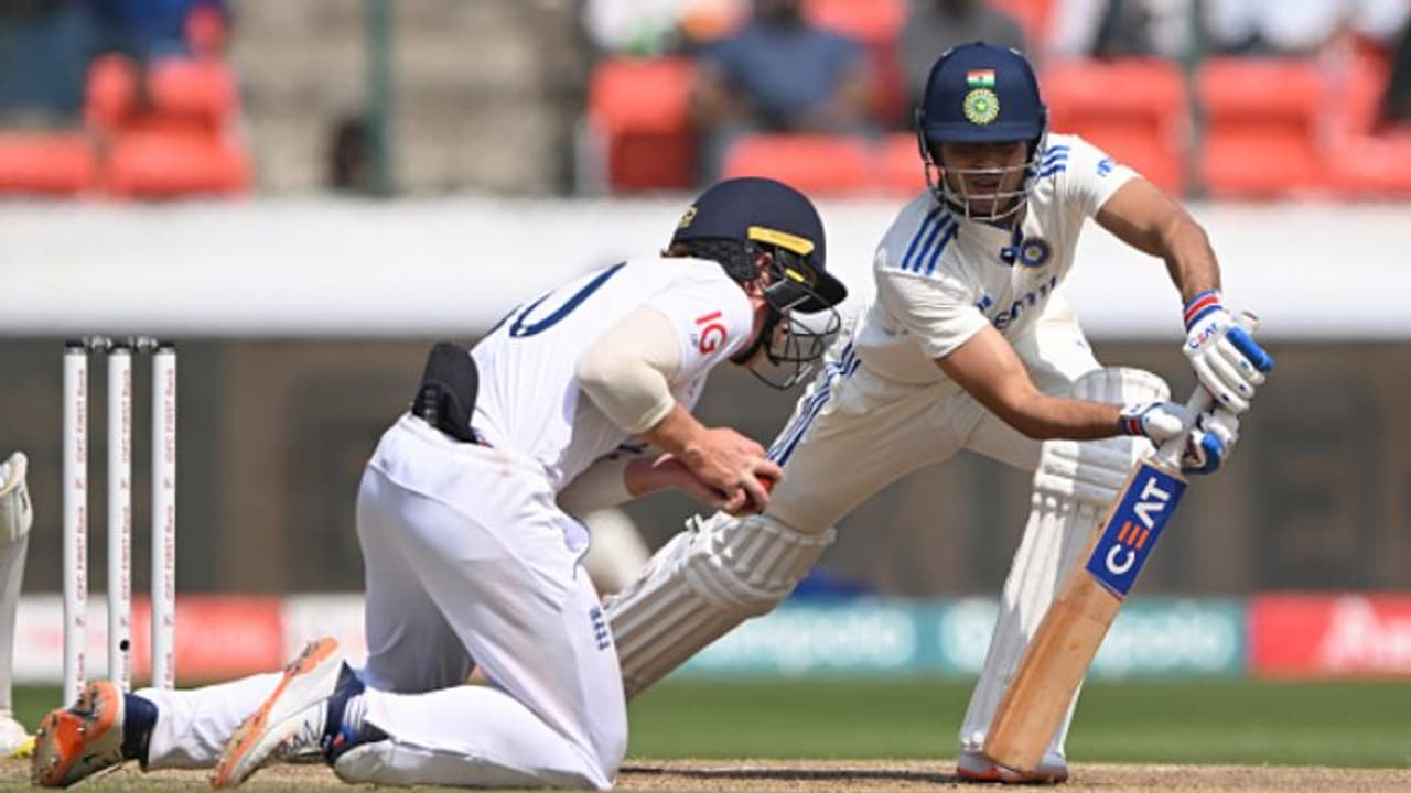 ഒരുവേള പ്രിന്സ്, ഇപ്പോള് വട്ടപ്പൂജ്യം; ശുഭ്മാന് ഗില് പുറത്താകാനിട! പകരം ആ താരം വന്നേക്കും ഒരുവേള പ്രിന്സ്, ഇപ്പോള് വട്ടപ്പൂജ്യം; ശുഭ്മാന് ഗില് പുറത്താകാനിട! പകരം ആ താരം വന്നേക്കും