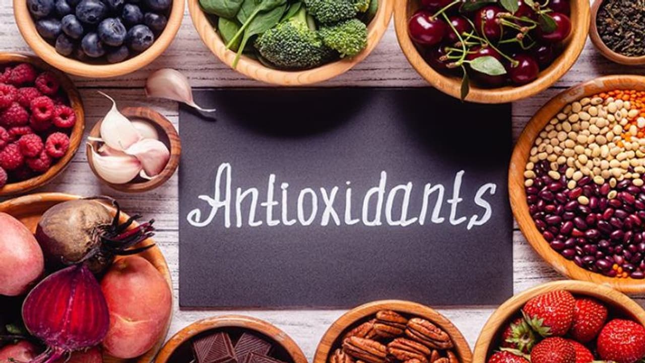 ആന്‍റിഓക്സിഡന്‍റുകള്‍ അടങ്ങിയ ഭക്ഷണങ്ങള്‍ കഴിക്കണമെന്ന് പറയുന്നതിന്‍റെ കാരണം... 