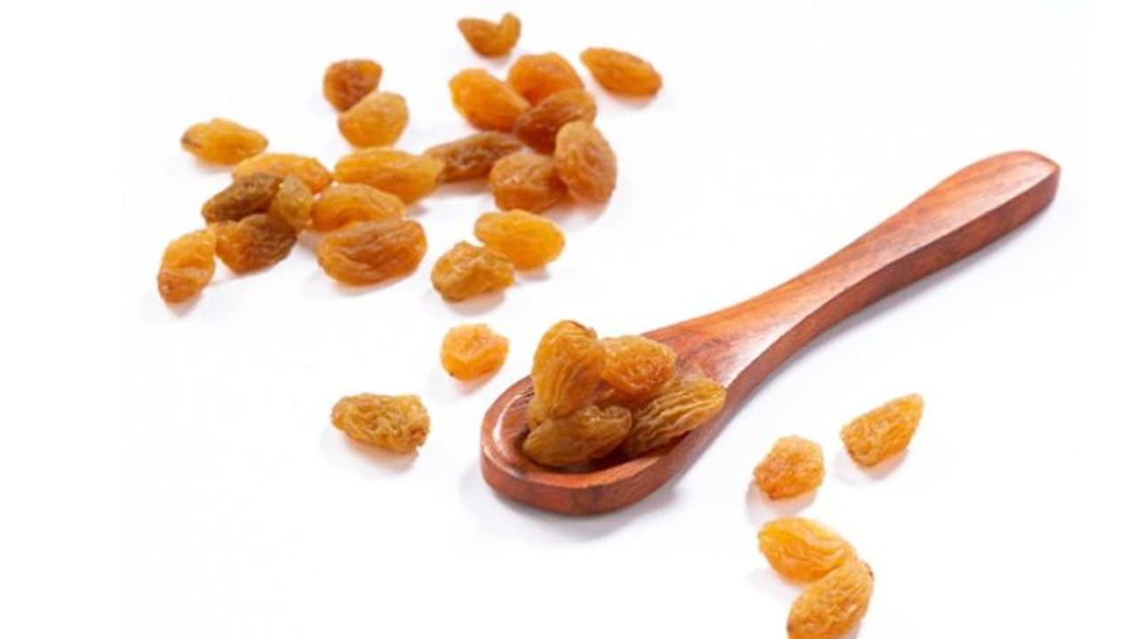 ഉണക്ക മുന്തിരി കുതിർത്ത് കഴിക്കുന്നത് പതിവാക്കൂ, കാരണം ഉണക്ക മുന്തിരി കുതിർത്ത് കഴിക്കുന്നത് പതിവാക്കൂ, കാരണം