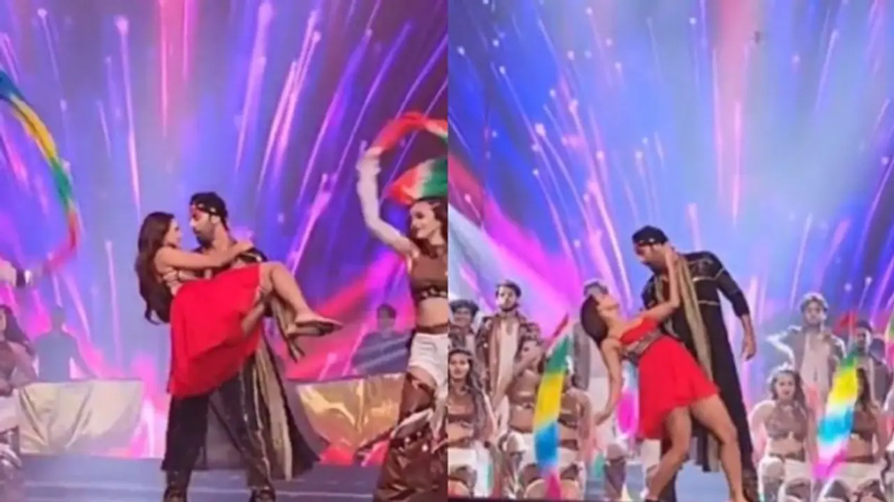 69th Filmfare Awards: Ranbir Kapoor, Triptii Dimri steamy dance on 'Pehle Bhi Main' (Watch) 69th Filmfare Awards: Ranbir Kapoor, Triptii Dimri steamy dance on 'Pehle Bhi Main' (Watch)