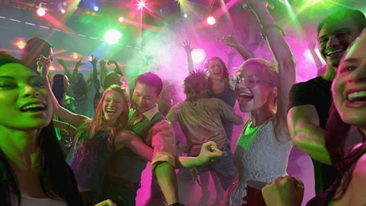 പെണ്ണുങ്ങളെ അറിയാതെ പോലും തൊടില്ല, ക്ലബ്ബിൽ കയറും മുമ്പ് കരാർ ഒപ്പിടണം, തീരുമാനത്തിന് കയ്യടിച്ച് നെറ്റിസൺസ് പെണ്ണുങ്ങളെ അറിയാതെ പോലും തൊടില്ല, ക്ലബ്ബിൽ കയറും മുമ്പ് കരാർ ഒപ്പിടണം, തീരുമാനത്തിന് കയ്യടിച്ച് നെറ്റിസൺസ്