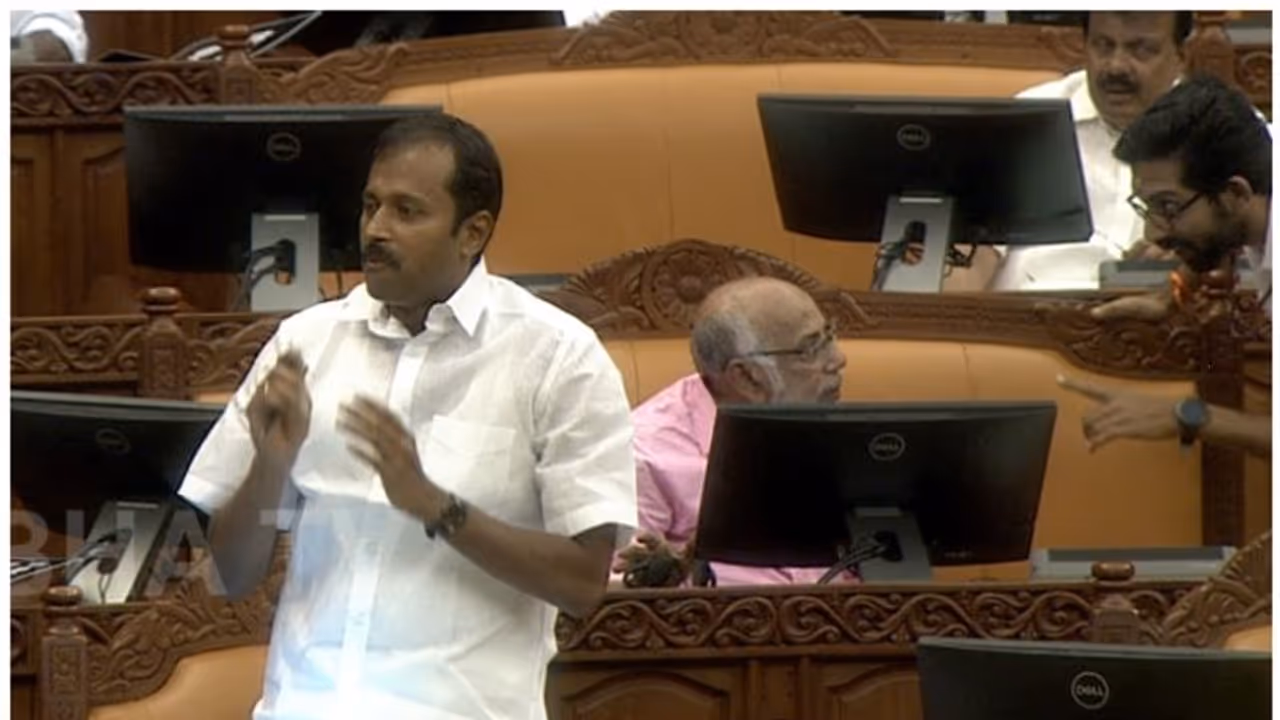 ആശുപത്രികളിലെ മരുന്ന് ക്ഷാമത്തിൽ സഭയിൽ ബഹളം; മരുന്ന് ഉണ്ടെന്ന് ഉറപ്പാക്കുന്നുണ്ടെന്ന് വീണ ജോർജ്