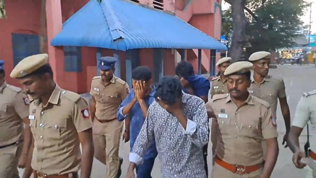 திருப்பத்தூரில் ஜெய் ஸ்ரீ ராம் கோஷம் எழுப்பிய பாஜகவினர் மீது தாக்கதல்; தலைமறைவாக இருந்த மூவர் அதிரடி கைது திருப்பத்தூரில் ஜெய் ஸ்ரீ ராம் கோஷம் எழுப்பிய பாஜகவினர் மீது தாக்கதல்; தலைமறைவாக இருந்த மூவர் அதிரடி கைது