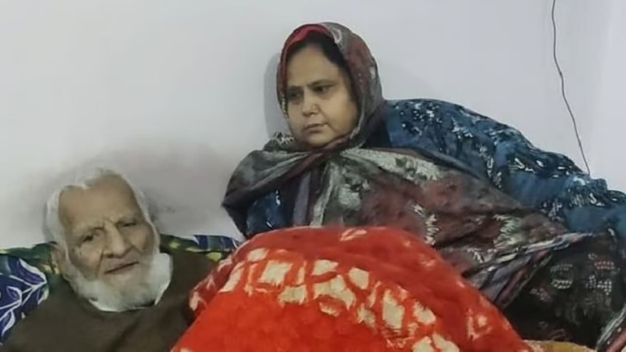 49 ವರ್ಷದ ಮಹಿಳೆಯನ್ನು ವಿವಾಹವಾದ 103ರ ಅಜ್ಜ; ಇದು ಹೃದಯಗಳ ವಿಷಯ ಎಂದ ಘಾ(ನಾ)ಟಿ ತಾತ!