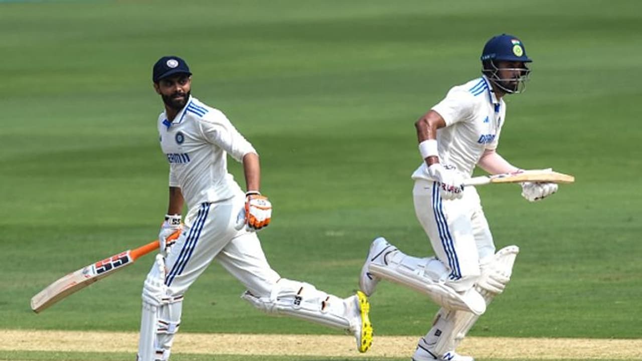 അപ്രതീക്ഷിതമായി രാഹുലും പോയി! രണ്ടാം ടെസ്റ്റിനുള്ള ഇന്ത്യന് ടീമില് വന് അഴിച്ചുപണി; സാധ്യതാ ഇലവന് അപ്രതീക്ഷിതമായി രാഹുലും പോയി! രണ്ടാം ടെസ്റ്റിനുള്ള ഇന്ത്യന് ടീമില് വന് അഴിച്ചുപണി; സാധ്യതാ ഇലവന്