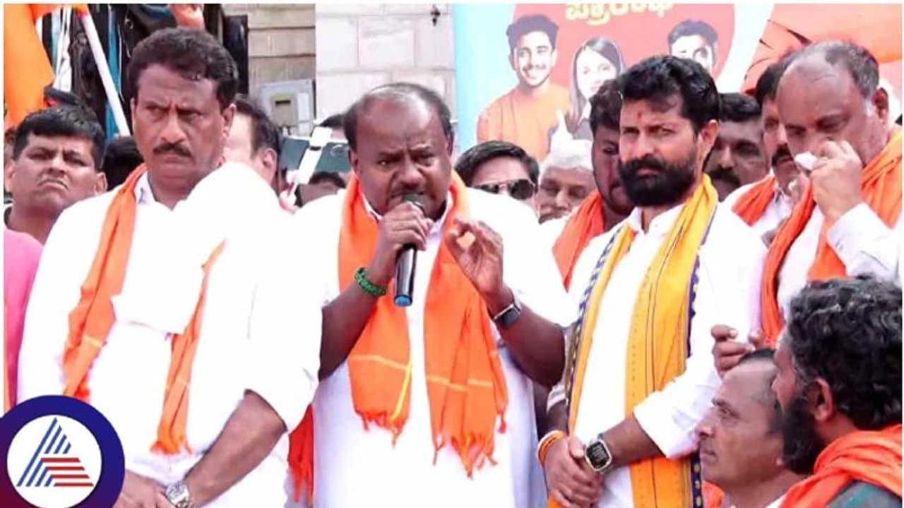 ಹನುಮಂತನ ಕೆಣಕ್ಕಿದ್ದಕ್ಕೆ ಲಂಕ ದಹನವಾಯ್ತು, ಈಗ ಹನುಮಧ್ವಜ ತೆಗೆದವರ ಅವನತಿಯೂ ಆಗುತ್ತೆ: ಹೆಚ್.ಡಿ. ಕುಮಾರಸ್ವಾಮಿ ಹನುಮಂತನ ಕೆಣಕ್ಕಿದ್ದಕ್ಕೆ ಲಂಕ ದಹನವಾಯ್ತು, ಈಗ ಹನುಮಧ್ವಜ ತೆಗೆದವರ ಅವನತಿಯೂ ಆಗುತ್ತೆ: ಹೆಚ್.ಡಿ. ಕುಮಾರಸ್ವಾಮಿ